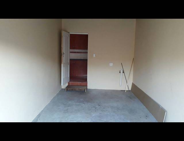 2 BEDROOM FLAT RENTED IN SCHUINSHOOGTE